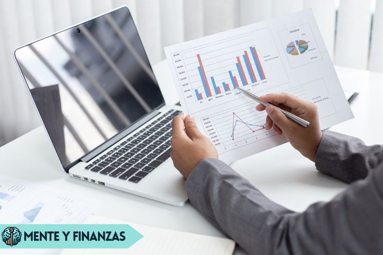 Hombre reflexionando sobre decisiones financieras para construir riqueza